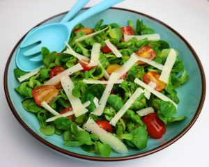 Veldsla met honing-mosterddressing