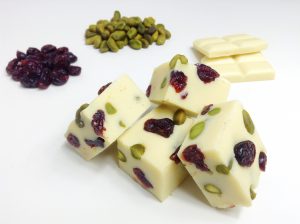 Fudge | Witte chocolade, cranberry’s & pistache