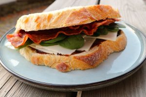 Sandwich | Geitenkaas, bacon en stroop