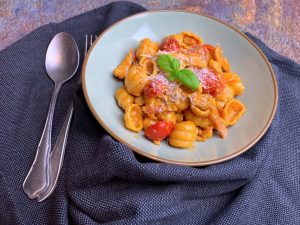 Pasta | Kip en spek in romige tomatensaus
