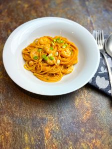 Pasta met garnalen in romige tomatensaus